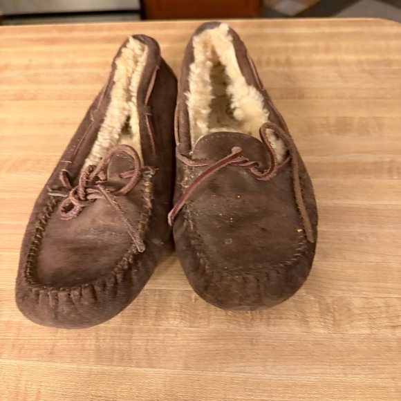 Ugg Shoes - Picture 1 of 3